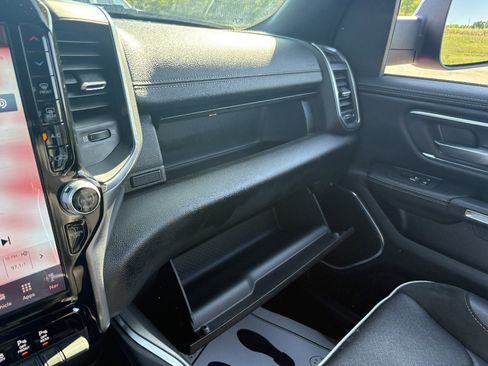Used 2025 RAM 1500 Laramie AWD/4WD image 36