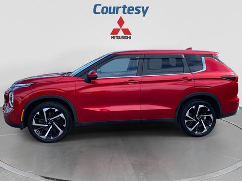 Used 2022 Mitsubishi Outlander SE AWD/4WD image 2