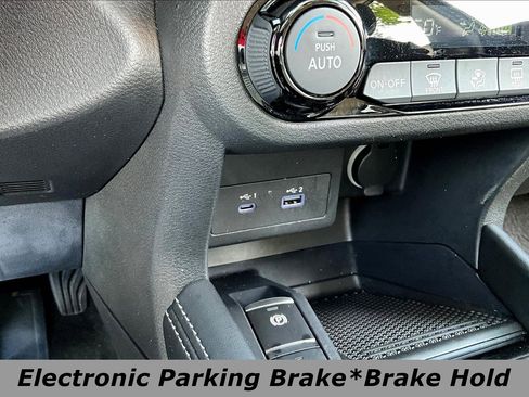 Certified 2022 Nissan Kicks SV w/ Interior Electronics Package FWD image 16