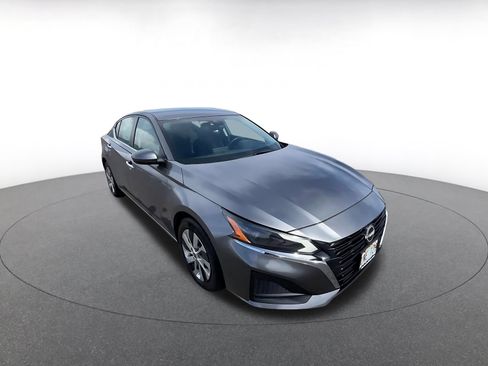Used 2023 Nissan Altima 2.5 S FWD image 3