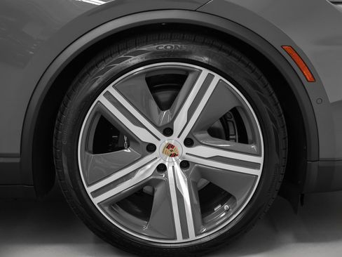 New 2025 Porsche Macan 4S Electric image 17