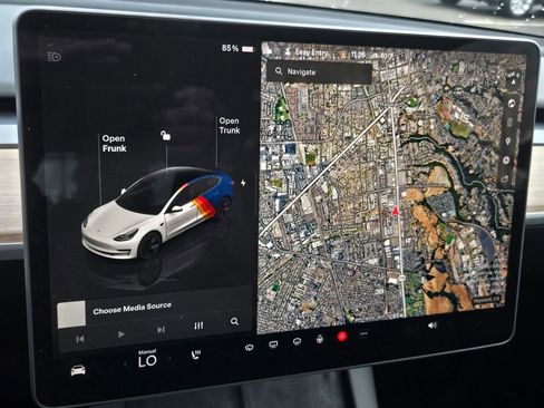 Used 2023 Tesla Model 3 Standard Range image 18