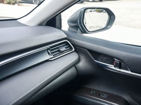 Used 2022 Toyota Camry SE FWD image 22