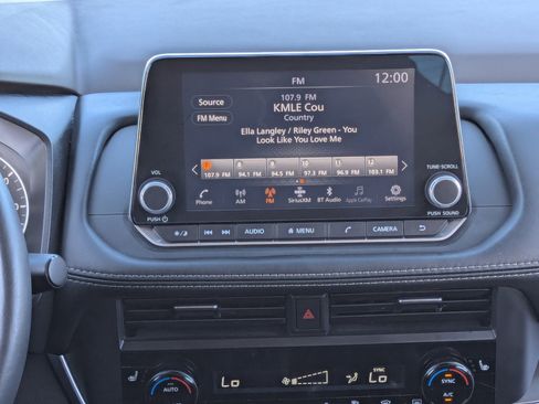 Used 2023 Nissan Rogue SV w/ SV Premium B Package image 20