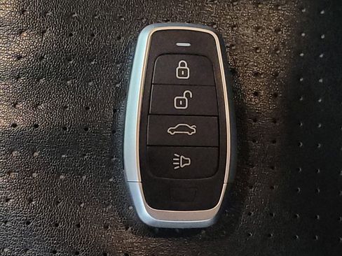 Used 2019 Chevrolet Sonic Premier FWD image 32