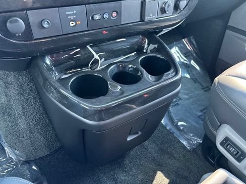 Used 2017 GMC Savana 2500 Extended RWD image 32