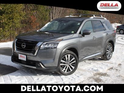Used 2022 Nissan Pathfinder Platinum w/ Cargo Package