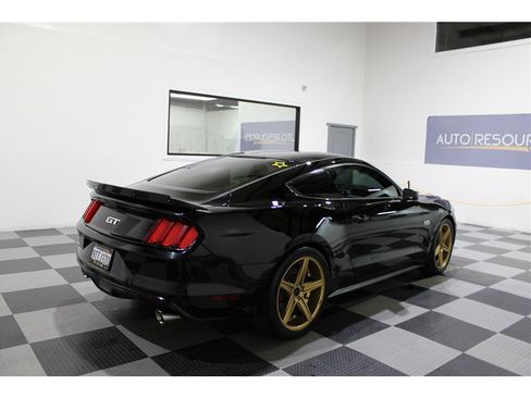 Used 2015 Ford Mustang GT image 4
