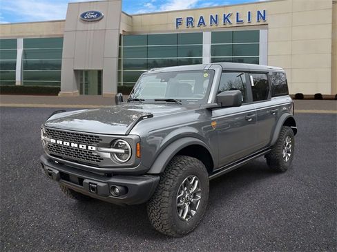 New 2025 Ford Bronco Badlands image 3