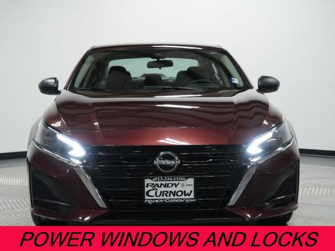 Used 2024 Nissan Altima 2.5 SV image 2