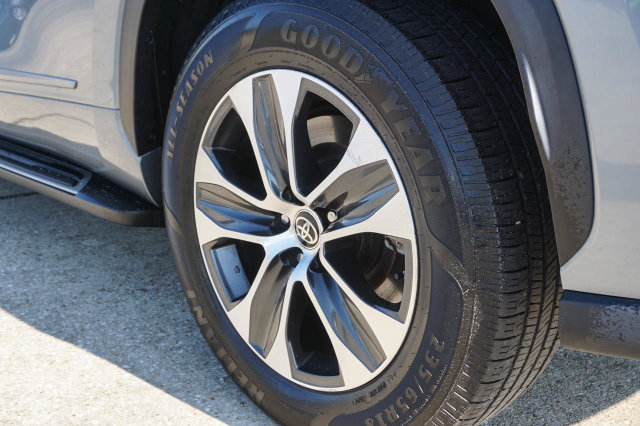 Used 2021 Toyota Highlander XLE FWD image 8