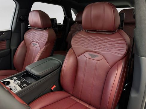 Used 2025 Bentley Bentayga AWD/4WD image 4