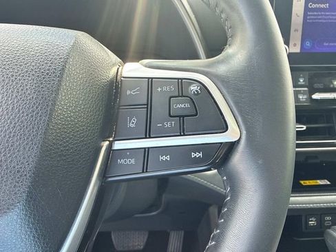 Used 2023 Toyota Highlander XLE FWD image 30