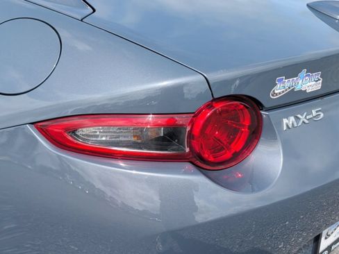 Used 2021 MAZDA MX-5 Miata RF Grand Touring RWD image 13