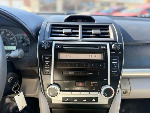 Used 2012 Toyota Camry L image 19