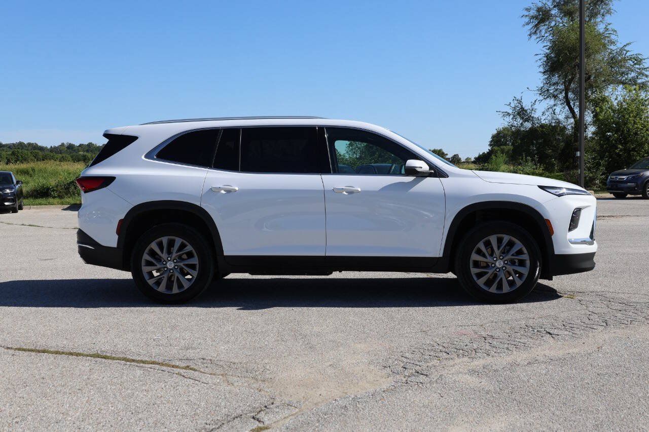 Used 2026 Buick Enclave Preferred w/ Power Package AWD/4WD image 7
