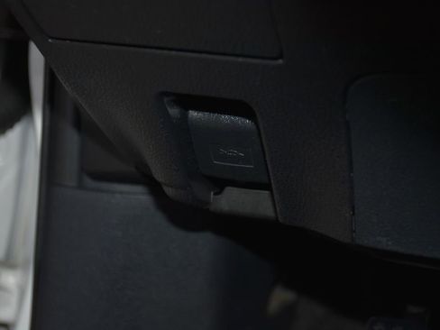 Used 2020 Toyota Camry SE w/ Carpet Mat Package FWD image 24