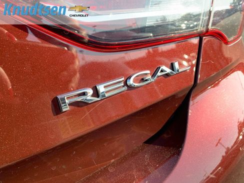 Used 2018 Buick Regal Essence w/ Driver Confidence Package #1 FWD image 9