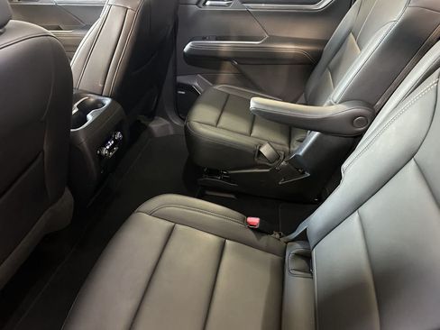 Used 2026 GMC Acadia Elevation w/ Elevation Premium Package AWD/4WD image 5