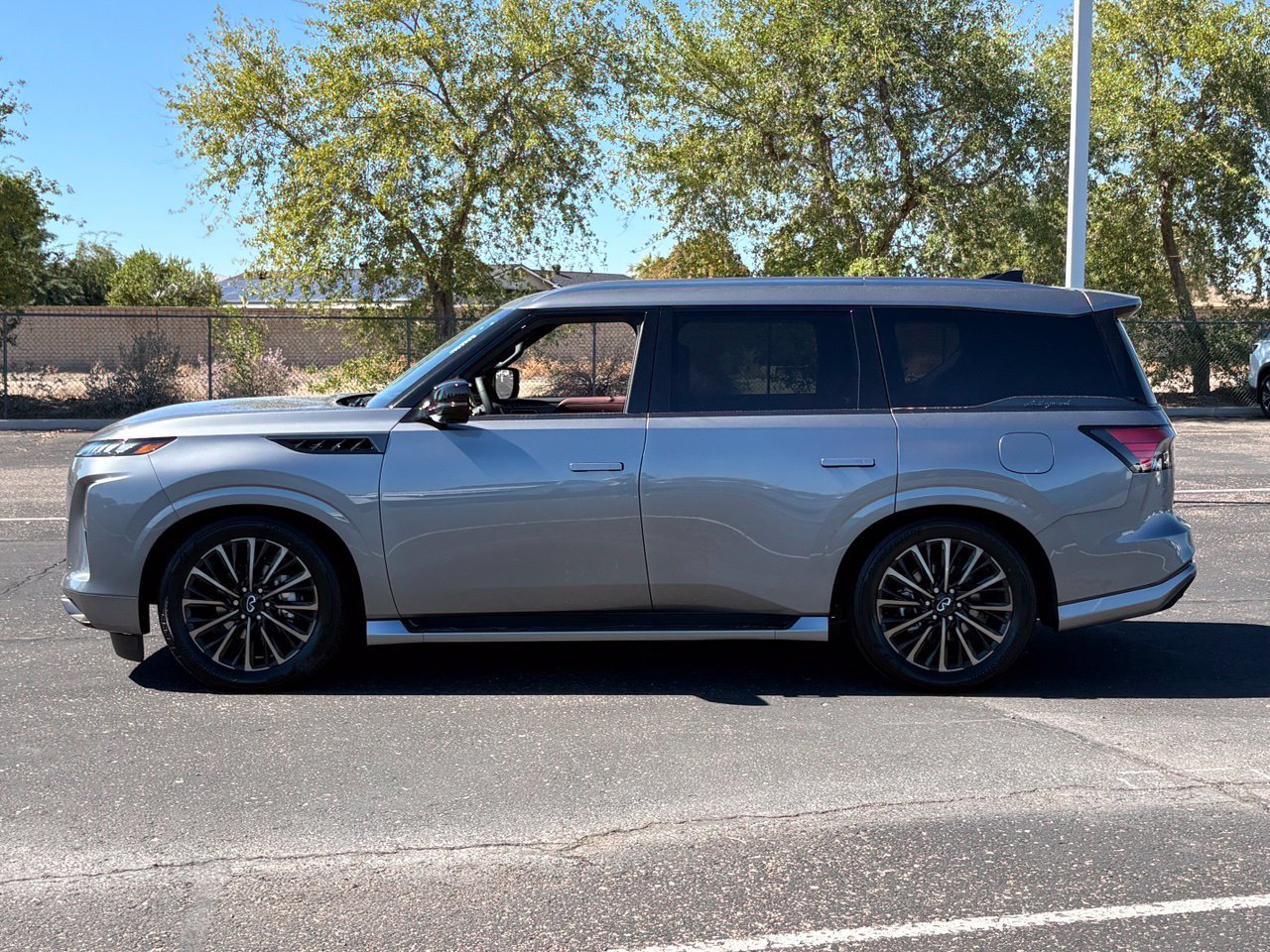 New 2027 INFINITI QX80 Autograph AWD/4WD image 3