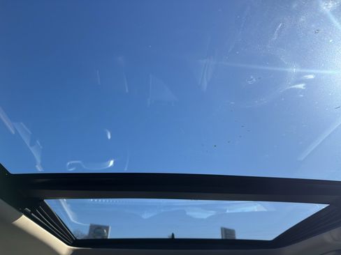 Used 2023 Ford Expedition XLT image 9