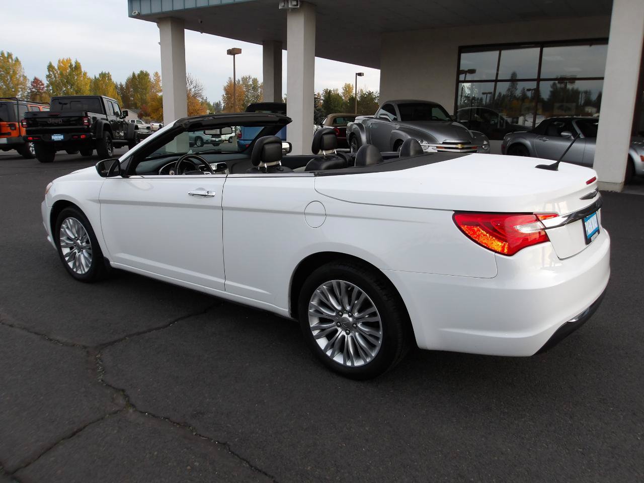 Used 2014 Chrysler 200 Limited FWD image 11