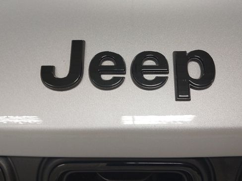 Used 2023 Jeep Grand Cherokee L Laredo AWD/4WD image 34