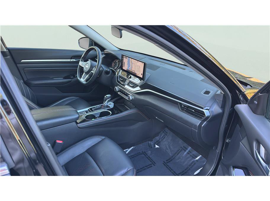 Used 2023 Nissan Altima 2.5 SR w/ SR Premium Package AWD/4WD image 14