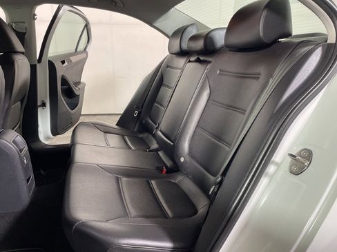 Used 2017 Volkswagen Jetta SE image 19