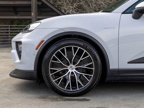 New 2025 Porsche Macan Electric image 13