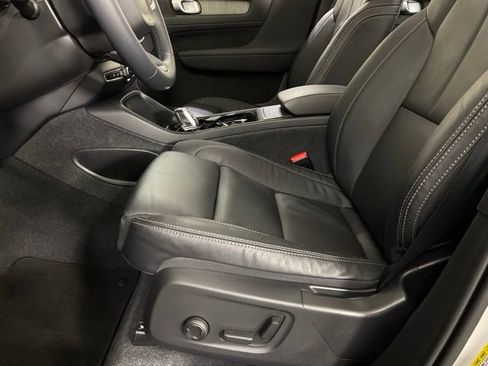 Certified 2024 Volvo XC40 B5 Plus w/ Climate Package image 29