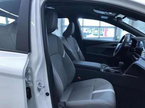 Used 2025 Toyota Camry SE image 15