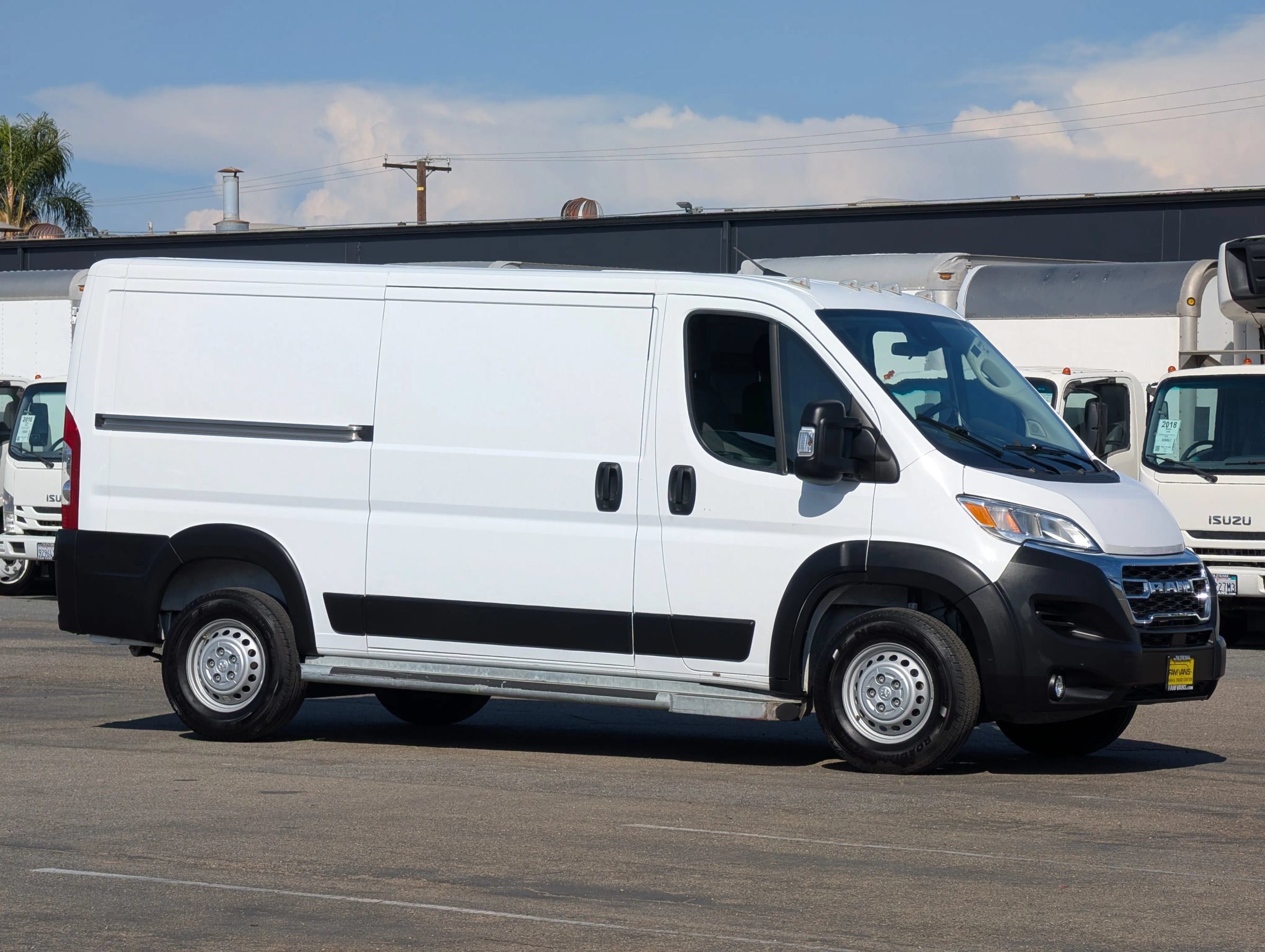 Used 2025 RAM ProMaster 2500 w/ U-Haul Equipment Group FWD image 1