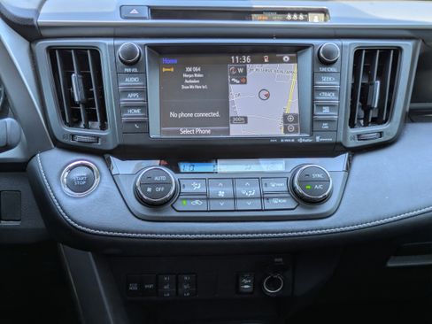 Used 2017 Toyota RAV4 Limited FWD image 5