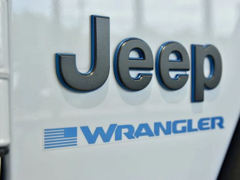 Used 2024 Jeep Wrangler Unlimited AWD/4WD image 9