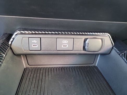 Used 2025 Toyota Prius XLE image 21