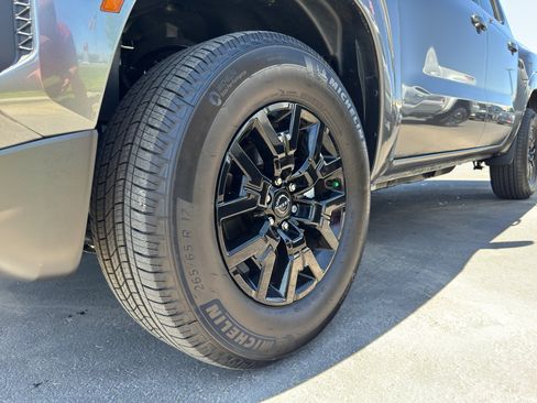 Used 2026 Nissan Frontier SV w/ All-Weather Content Package AWD/4WD image 17