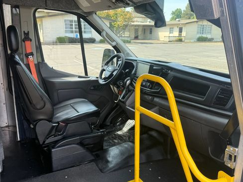 Used 2022 Ford Transit 350 DRW RWD image 24