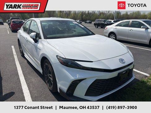 Certified 2025 Toyota Camry SE FWD image 1