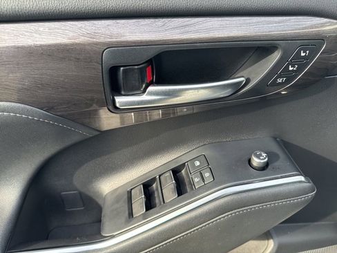 Used 2021 Toyota Highlander Limited image 10