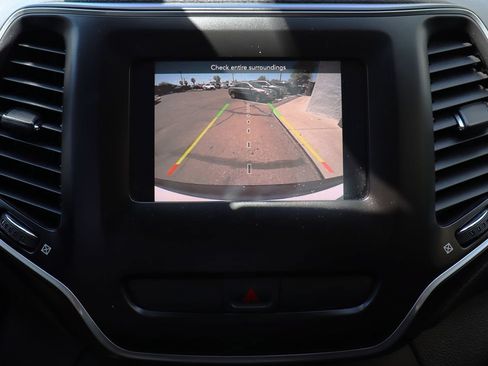 Used 2020 Jeep Cherokee Latitude FWD image 49