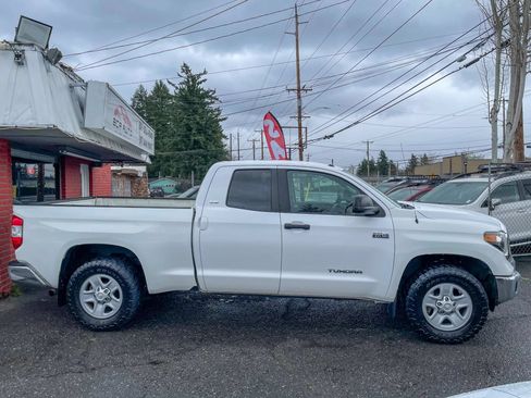 Used 2019 Toyota Tundra SR5 AWD/4WD image 7