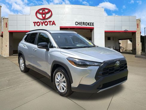 Used 2026 Toyota Corolla Cross LE FWD image 3