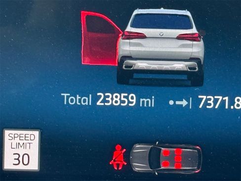 Used 2024 BMW X5 sDrive40i w/ Premium Package image 17