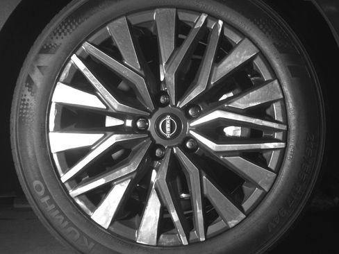 Used 2025 Nissan Altima 2.5 SV FWD image 13