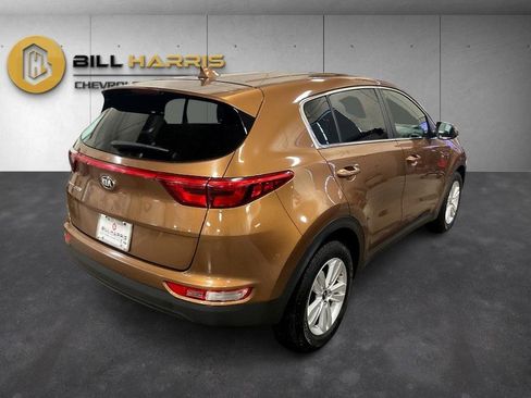 Used 2018 Kia Sportage LX image 2