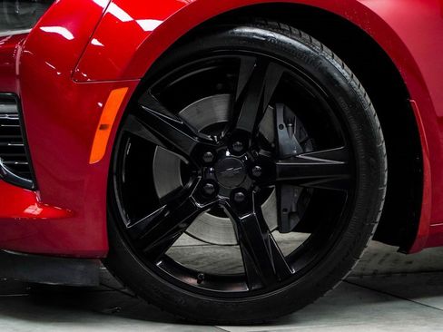 Used 2017 Chevrolet Camaro SS image 2