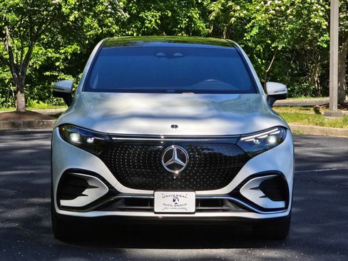 Used 2023 Mercedes-Benz EQS 580 4MATIC SUV w/ Pinnacle Trim Package image 9