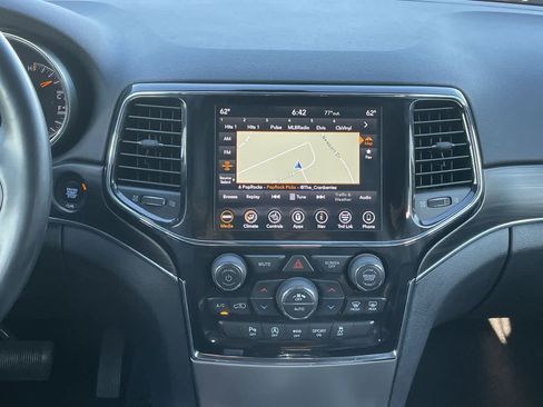 Used 2020 Jeep Grand Cherokee Limited AWD/4WD image 21