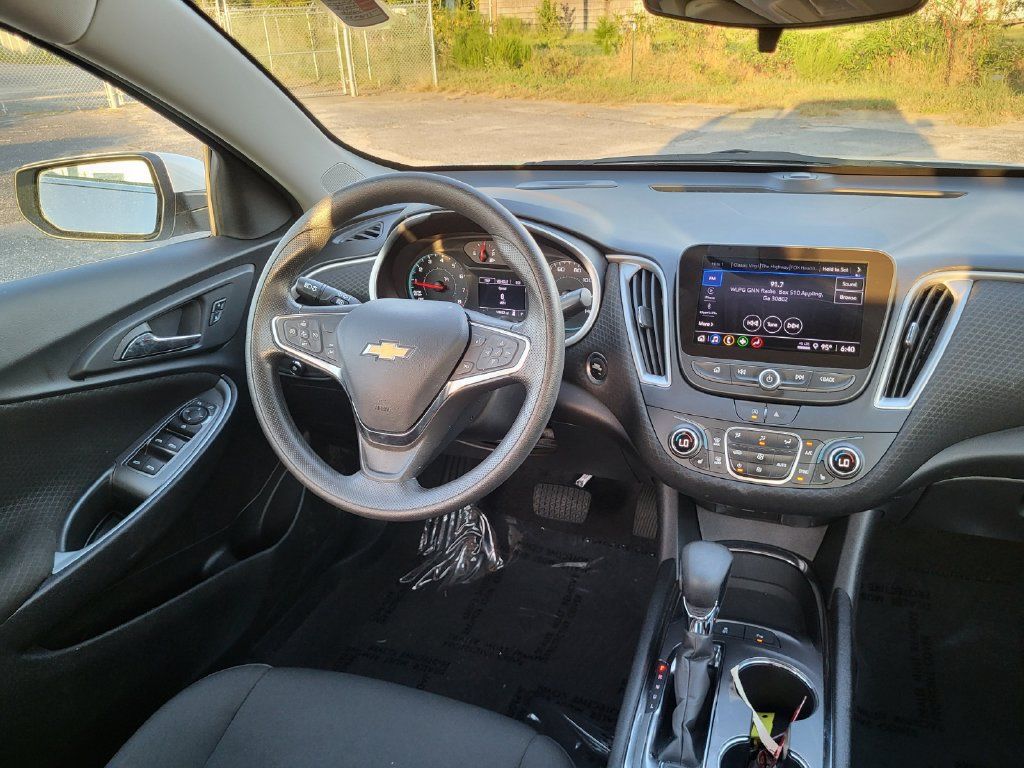 Used 2025 Chevrolet Malibu LT FWD image 13